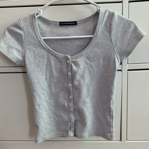 Never Worn Gray And White Striped Zelly Top One Size Fits A Small Brandy Melville Zelly Top, Zelly Top, Tops Brandy Melville, Easy Diy Clothes, Unique Hoodies, Aesthetic Fits, Clothes Closet, Brandy Melville Tops, Back To School Outfits