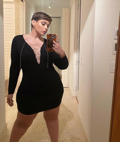 6,642 Likes, 112 Comments - 𝑫𝑨𝑵𝑰 𝑫𝑴𝑪 (@itsdanidmc) on Instagram: “Curves are my fiercest accessory. | @fashionnovacurve”