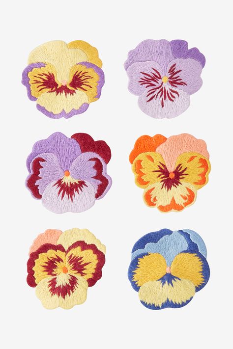 Pansy Flower, Punch Needle Patterns, Cross Stitch Supplies, Pansies Flowers, Punch Needle Embroidery, Embroidery Patterns Free, Arte Sketchbook, Cross Stitch Patterns Free, Free Embroidery Designs