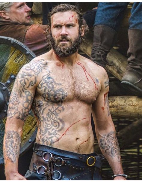 I want the savage Viking Rollo back. Rollo Vikings, Viking Aesthetic, Ragnar Lothbrok Vikings, Vikings Tattoo, Vikings Season, Vikings Tv Show, Characters Inspiration, Vikings Ragnar, Viking Men