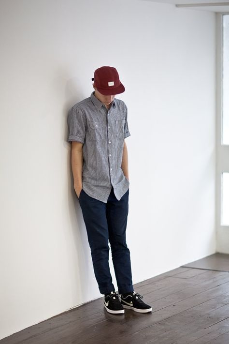 # Snap back # Shirt top # Skinny jeans # Nike SB shoes Nike Sb Outfit Men, Nike Sb Outfit, Sb Outfits, Outfit Vans, Eric Koston, Nike Sb Shoes, Nike Heels, Nike Wedges, Skate Clothing