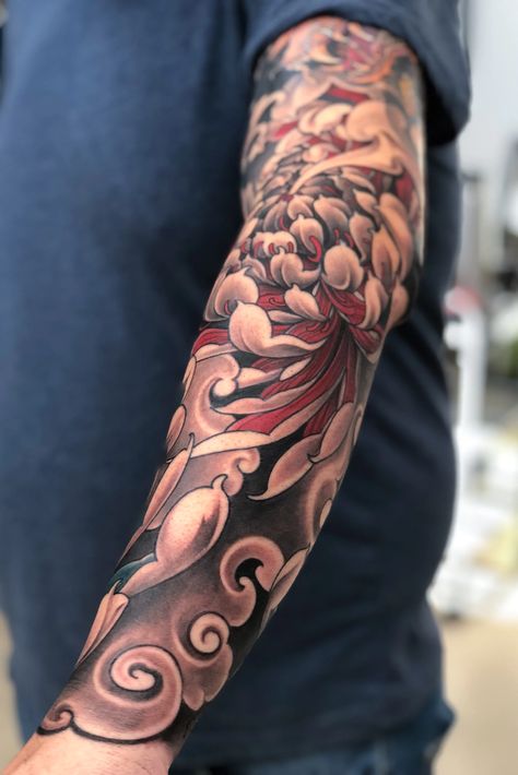 Man's Tattoo, Japanese Forearm Tattoo, Tato Irezumi, Tattoo Japonais, Tattoo Japanese Style, Japanese Flower Tattoo, Chrysanthemum Tattoo, Forearm Tattoo Design, Floral Tattoo Sleeve