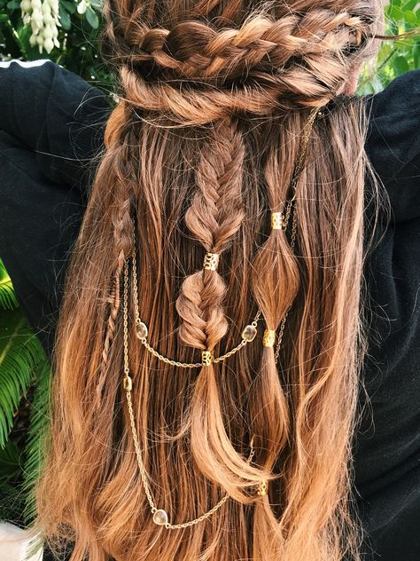 Elven Hairstyles Female, Braid With Jewellery, Braid Charm Hairstyles, Hippie Prom Hair, Girl Pirate Hairstyles, Celtic Hairstyles Braids, Braids With Gold Accessories, Slavic Braids, Fairy Braids