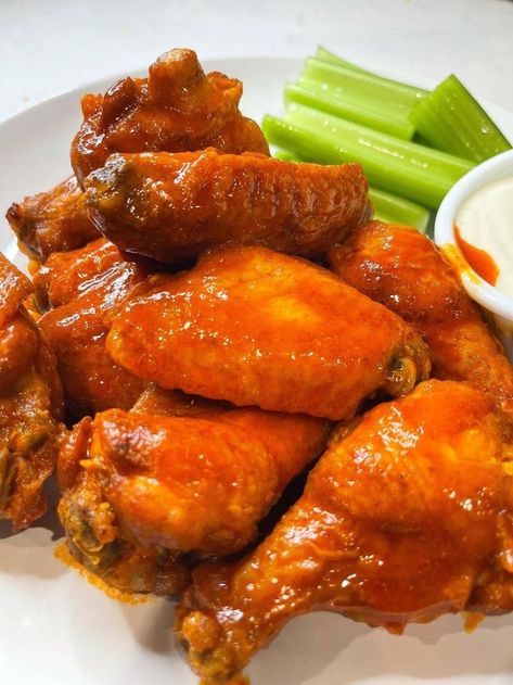 Spicy Hot Wings, Chicken Hot Wings, Hot Wings Recipe, Hot Chicken Wings, Wings Food, Buffalo Hot Wings, Hot Wing Recipe, Hot Wing Sauces, Spicy Wings