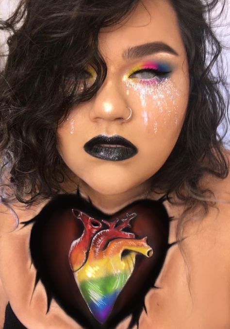 Special effects Rainbow heart, pansexual eyeshadow and tons of glitter Pansexual Makeup, Heart Makeup, Makeup Glitter, Pride Makeup, Pansexual Pride, Rainbow Heart, Special Effects, Halloween Face, Face Makeup