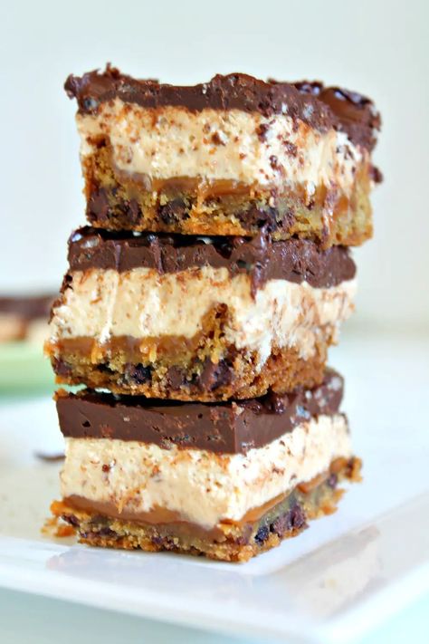 4-Layer Everything Bars - Wallflour Girl Everything Bars, Cookie Base, Dessert Bar Recipe, Baking Basics, Layered Desserts, Chewy Chocolate Chip, Oreo Dessert, Chewy Chocolate Chip Cookies, Cookie Bar Recipes