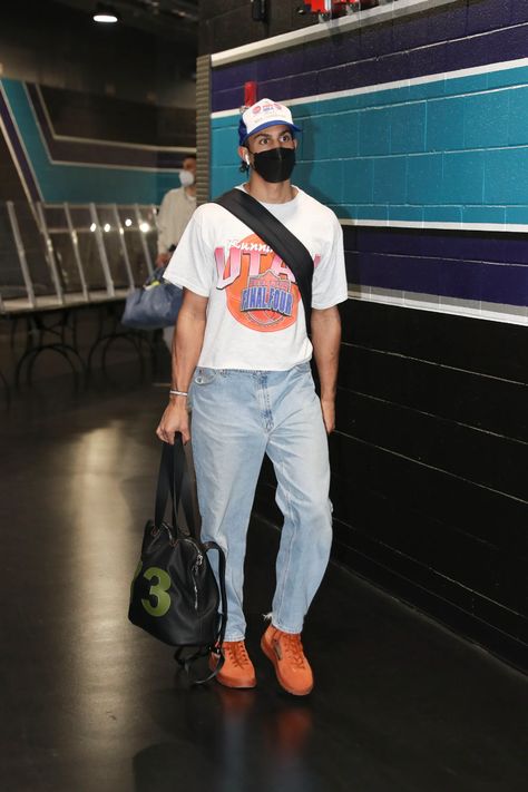 Frank Jackson Is the Most Stylish NBA Player You've Never Heard Of | GQ Nba Players Outfits, Athletes Outfits, Houston Outfits, Nba Jersey Outfit, Nba Fits, Frank Jackson, Johnny Edlind, Nba Drip, Daily Fits