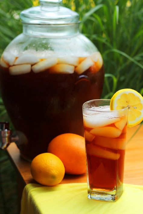 Iced Tea Recipes Homemade, Homemade Iced Tea, Iced Tea Recipe, Peach Green Tea, Zucchini Puffer, Southern Sweet Tea, Sun Tea, Blueberry Lemonade, Iced Tea Recipes