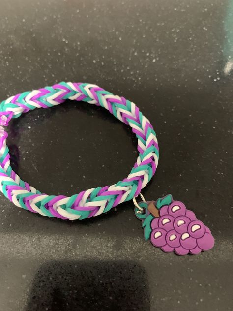 Cute Rubber Band Bracelet Color Ideas, Preppy Rainbow Loom Bracelets, Preppy Rubber Band Bracelets, Rainbow Loom Color Ideas, Rainbow Loom Bracelets Color Ideas, Rubber Band Bracelet Ideas, Rainbowloom Ideas, Loomband Ideas, Loom Band Patterns Instructions