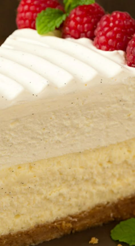 Cheesecake Factory Copycat, Vanilla Bean Cheesecake, Strawberry Sugar, Cheesecake Factory Recipes, The Cheesecake Factory, Vanilla Recipes, Vanilla Cheesecake, White Chocolate Mousse, Torte Cupcake