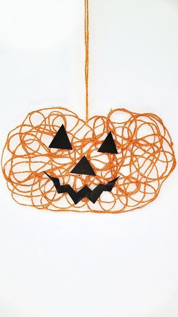 Cheap Halloween Crafts, Halloween Lollipop, Arts And Crafts Ideas, Halloween Arts, Pumpkin Drawing, Glue Craft, Arts And Crafts Kits, Halloween Moms, Black Construction Paper