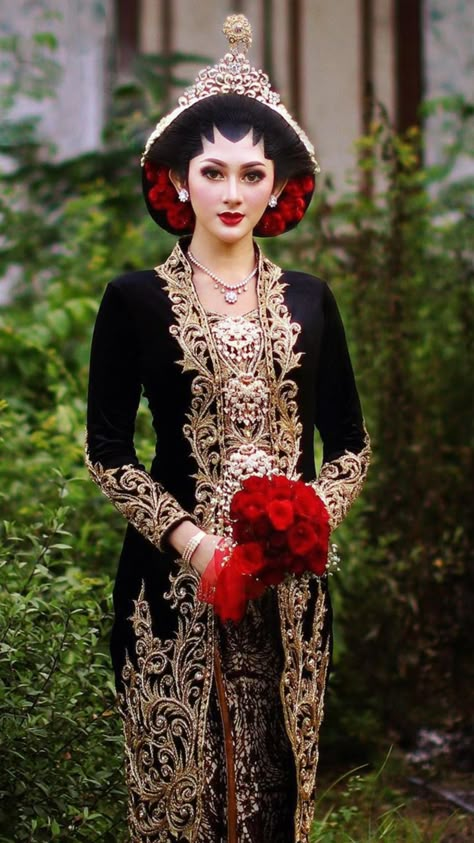 Nikahan Adat Jawa, Pengantin Jawa Modern, Wedding Adat Jawa, Nikah Adat Jawa, Pengantin Modern, Javanese Wedding, Kebaya Wedding, Kebaya Modern Dress, Adat Jawa