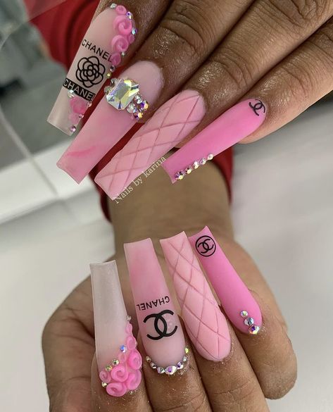 Pink Chanel Nails, Chanel Nails Design, Gucci Nails, Nails Bling, Barbie Nails, Chanel Nails, Nails Design With Rhinestones, Dope Nail Designs, Long Square Acrylic Nails