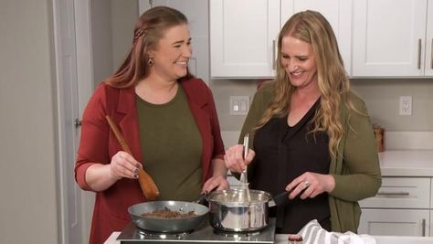 Get in the kitchen with Christine Brown from Sister Wives to make some of her favorite family recipes. Cooking With Christine, Christine Brown Sister Wives Recipes, White Lasagna Recipe, White Lasagna, No Boil Lasagna, Brown Recipe, Sister Wives, Poultry Seasoning, Carrot Cake Recipe