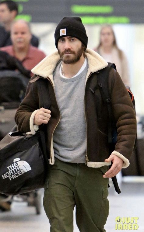 Sheepskin Jacket, Jake Gyllenhaal, Cool Outfits For Men, Men Fashion Casual Outfits, Mens Winter Fashion, Sneakers Men Fashion, Mens Casual Outfits, Men Looks, Looks Style