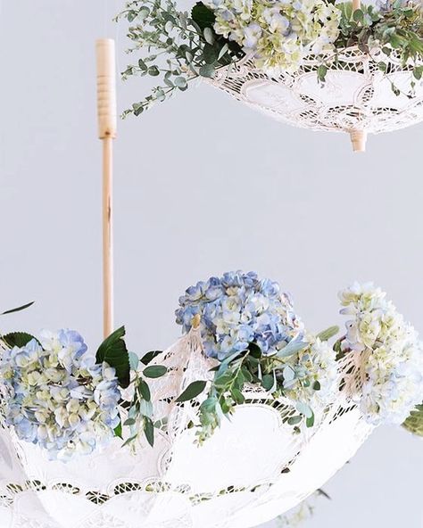 Hanging lace umbrella upside down and decorating with hydrangeas is great idea for vintage/classic wedding decoration. Credit: weddingstar.com.au #hydrangea #weddingflowers #weddingflorals #creative #idea #weddingtips