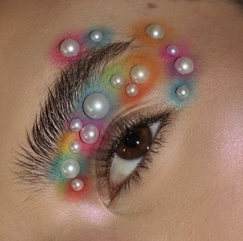 Bubble Makeup Look, Spongebob Rave, Bubbles Makeup, Bubble Makeup, Junk Couture, Channel Makeup, 70s Makeup, Dippin Dots, Bad Gyal