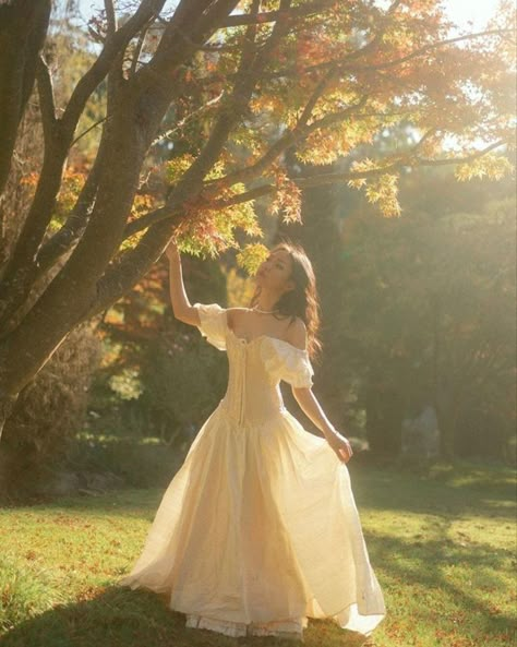 Woodland Princess Aesthetic, Wild Princess Aesthetic, Fall Dress Photoshoot, Fairy Core Photoshoot, Debut Pictorial Ideas, Cottagecore Princess Aesthetic, Cottagecore Aesthetic Photoshoot, Dreamy Photoshoot Aesthetic, Mystical Photoshoot