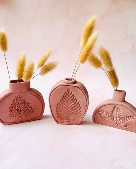 Brown Clay Ideas, Brown Clay Pottery, Tiny Vases, Terra Cotta Clay, Pottery Projects, Sculpture Art Clay, Brown Clay, Wheel Throwing, Clay Vase