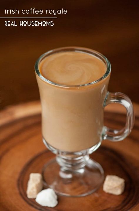 Irish Cocktails, Irish Coffee Recipe, Whisky Cocktails, Tea Time Food, I Drink Coffee, Green Beer, Coffee Cocktails, Irish Coffee, Irish Whiskey