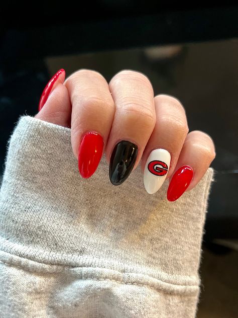 Team Nails, Uga Nails Sns, College Football Nails Design, Bulldog Nails, Nails For Football Season, Georgia Nails Designs, Uga Nails Design, Georgia Bulldogs Nails Designs, Georgia Bulldog Nails Designs