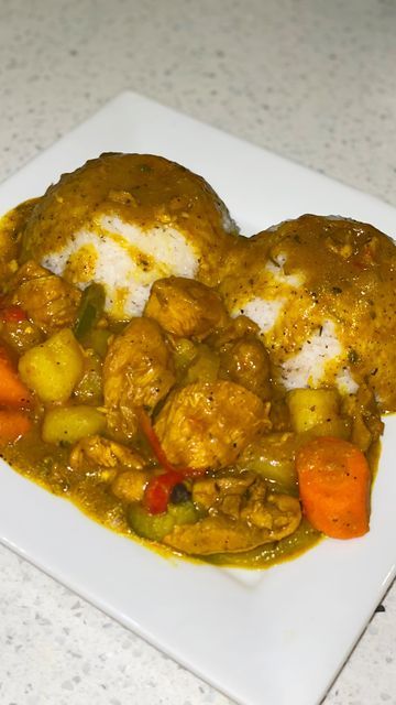 Chicken Curry Snap, Evening Food, Curry And Rice, Curry Aesthetic Food, Curry Chicken Recipes Jamaican, Curry Chicken Aesthetic, Authentic Jamaican Curry Chicken, Healthy Bento Lunches, Curry Chicken And Rice