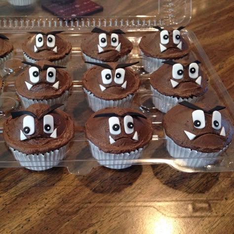 Goomba cupcakes for a Super Mario themed party made by Play Date Cupcakes in Hawaii. Dark chocolate buttercream on yellow cupcakes with fondant face decorations. Goomba Cupcakes, Date Cupcakes, Mario Themed Party, Mario Brothers Birthday Party, Mario Kart Party, Mario Bros Birthday Party Ideas, Nintendo Party, 4de Verjaardag, Super Mario Bros Birthday Party