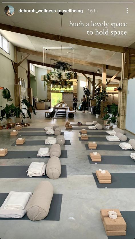 Yoga Studio With Plants, Pilates Bachelorette, Meditation Business, Farm Yoga, Yoga Studio Interior, Acupuncture Clinic, Wellness Store, Yoga Studio Design, Healing Room