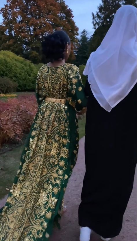 Somali Wedding Aesthetic, Somali Wedding Dress, Somali Bride, Somali Aesthetic, Somali Clothes, Somali Dirac, Somali Clothing, Dirac Somali, Henna Dress