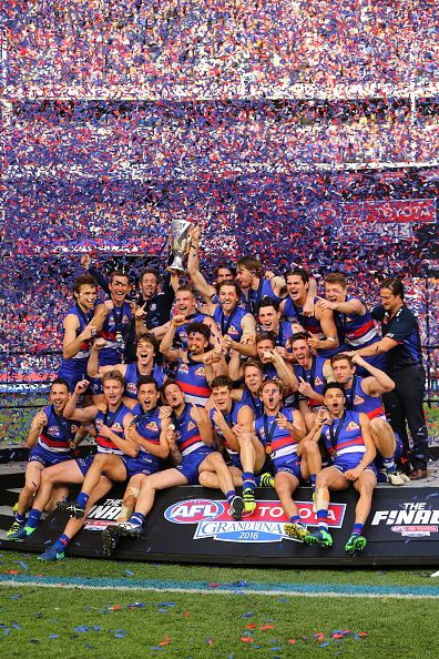 Bulldogs players celebrate the win during the 2016 AFL Grand Final match between the Sydney Swans and the Western Bulldogs at Melbourne Cricket... Josh Dunkley, Bailey Smith, Bulldog Wallpaper, Adelaide Crows, Sydney Swans, Australian Football League, Melbourne Cricket Ground, Western Bulldogs, Australia Beach