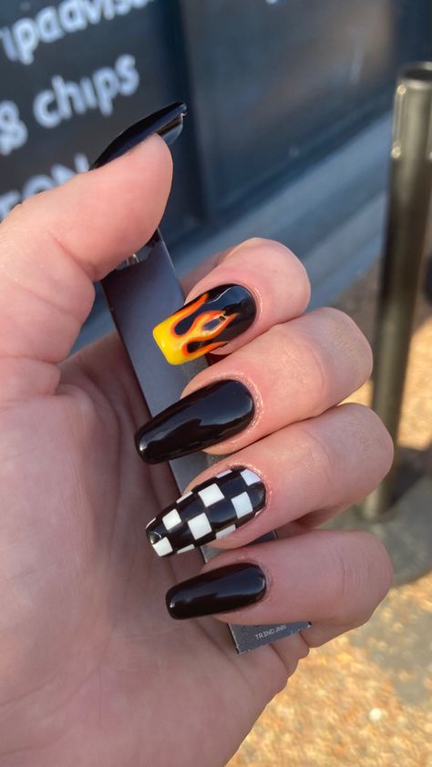 Skater Nail Ideas, Racer Nails, Black Edgy Nails, Skater Nails, Nascar Nails, F1 Nails, Car Nails, Girls Nail Designs, Hot Nail Designs