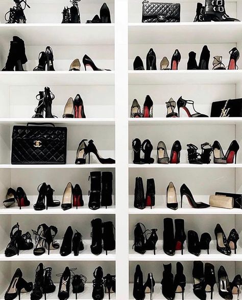 Trophy Wall, Closet Luxury, Bag Closet, Ladies Shoe, Many Shoes, Black Wardrobe, Dream Closets, Room Closet, Walk In Wardrobe