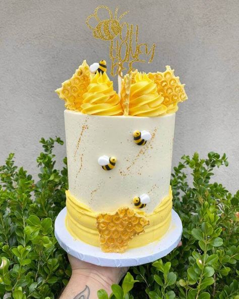 50 Bee Cake Design Images (Cake Gateau Ideas) - 2020 Bee Birthday Cake, Half Birthday Cakes, Bee Cake, Candy Birthday Cakes, Bee Cakes, Themed Desserts, Beautiful Birthday Cakes, Bee Birthday, Bee Inspired