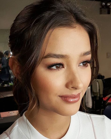 Liza Soberano A closerr look on @lizasoberano for #ASAPUnited today 💖 make-up by @jonathanvelasco__ hair by yours truly #LizaSoberano #makeupbyjonathanvelasco #hairbyjaywee Lisa Soberano, Bride Makeup Natural, Maquillage Goth, Wedding Hairstyles And Makeup, Asian Bridal Makeup, Face Charts, Makeup Tip, Bridal Makeup Natural, Liza Soberano