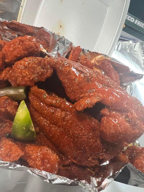 elon tusks on Twitter: "BUFFALO LEMON PEPPER CATFISH 🙃😩… " Hot Honey Catfish, Buffalo Lemon Pepper Wings, Lemon Pepper Catfish Baked, Lemon Pepper Fried Fish, Buffalo Lemon Pepper Catfish, Fast Food Drinks, Fried Catfish, Creole Recipes, Food Therapy