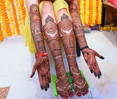 Mehendi Designs For Feet Bridal Mehndi, Bridal Mehendi Designs Hands Latest, Bridal Foot Mehendi Design, Latest Mehndi Designs Wedding, Mehndi Hand, Beautiful Mehndi Designs, Leg Mehndi, New Bridal Mehndi Designs, Bridal Mehendi Designs Hands