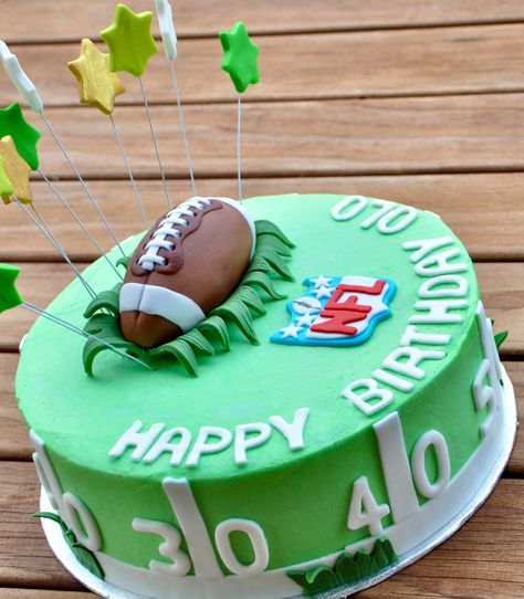 Football Number Cake, Nfl Cake Ideas, Football Party Cake, Football Themed Desserts, Nfl Cake, Football Themed Cakes, Delish Cakes, Birthday 12, Football Cake