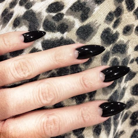 Black half moon nails Nails Grunge, Half Moon Nails, Witch Nails, Pointy Nails, Moon Nails, Vintage Nails, Grunge Nails, Black Nail, Ideas Nails