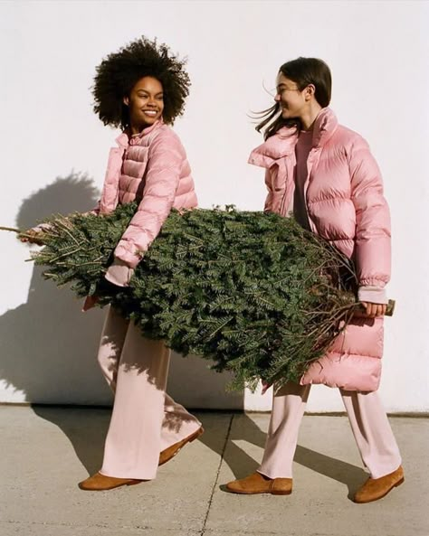 Urban Outfitters Holiday Campaign, Christmas Brand Campaign, New Year Campaign Ideas, Holiday Campaign Fashion, Christmas Campaign Fashion, Editorial Christmas Photoshoot, Christmas Photoshoot Friends, Christmas Editorial Photography, Christmas Fashion Editorial