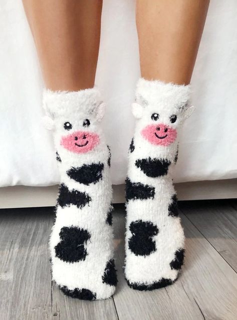 Fuzzy, cozy, elephant , flamingo, giraffe, monkey and koala slippers! *UNISEX *ONE SIZE FITS MOST *WOMEN'S SHOE SIZE 4-11 *MEN'S SHOE SIZE 6-9 *Grips on bottom