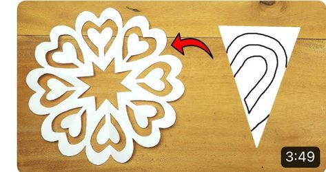 Paper Snow Flakes Diy Simple, Paper Crafts Easy Simple, Cut Out Snowflakes Easy, Flower Making Crafts Paper, Construction Paper Christmas Crafts, Christmas Snowflakes Crafts, Paper Snowflake Designs, Season Craft, Paper Snowflake Template