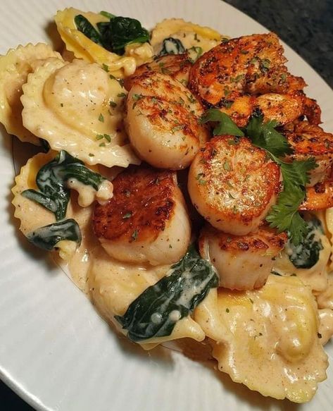 Garlic Alfredo Pasta, Pasta Recipes Alfredo, Pasta Alfredo, Shrimp Scallops, Cajun Shrimp, Cheese Tortellini, Food Babe, Alfredo Pasta, Healthy Food Motivation