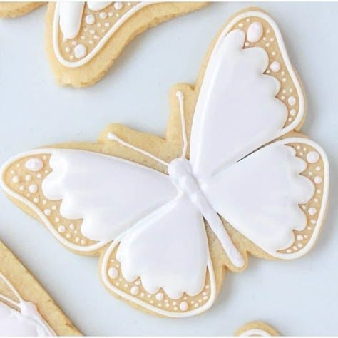 Cake With Edible Butterflies, Easter Sugar Cookies Decorated, Decorating Sugar Cookies, Butterfly Cookies, Perfect Cookies, Royal Iced Cookies, Easter Sugar Cookies, Sugar Cookie Royal Icing, Simple Butterfly