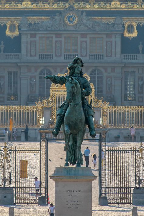 Culture Of France, European Palace, Destined For Greatness, Dublin Ireland Travel, Chateau Versailles, Chateau Medieval, Versailles France, France Culture, Montmartre Paris