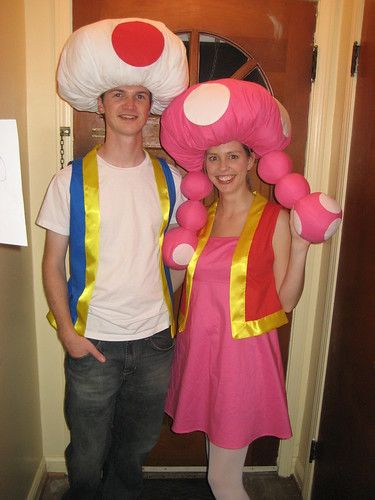 Summer at Grandma's House: Toad and Toadette Halloween Diy Toadette Costume, Toad Cosplay, Toadette Costume, Mario Costume Diy, Toad And Toadette, Mario Brothers Costumes, Super Mario Halloween, Mario Kart Costumes, Mario Costumes