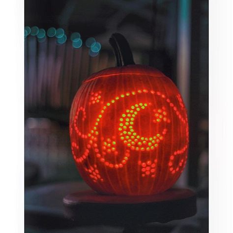 11 Creative Pumpkin Carving Ideas For Halloween 2018 That Are *Not* Your Classic Jack-O'-Lantern Jack O Lantern Ideas, Creative Pumpkin Carving Ideas, Sugar Skull Pumpkin, Aesthetic Craft, Pumpkin Carving Tools, Pumkin Carving, Creative Pumpkin Carving, Easy Pumpkin Carving, Pumpkin Carving Designs