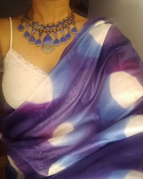 Shibori Clamp dye saree #saree #necklace#tieanddye#itajime#laceblouse#lace Saree Necklace, Indian Handloom, Shibori, Indian Fashion, Blouse Designs, Saree, Dye, Carving, Lace