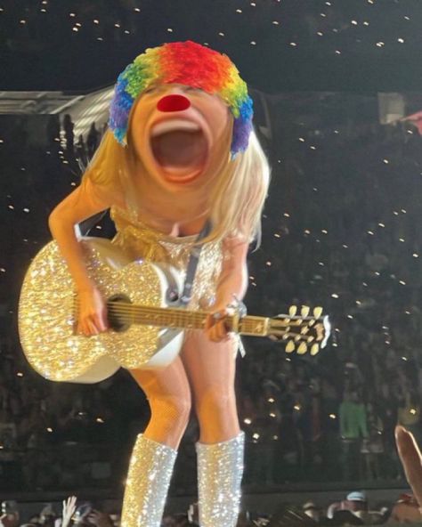 clowning meme funny eras tour reaction pic #swiftie Clown Meme, Taylor Swift Jokes, Taylor Swift Images, Photos Of Taylor Swift, Swift Facts, Taylor Swift Cute, Taylor Swift Facts, Estilo Taylor Swift, Swift Photo