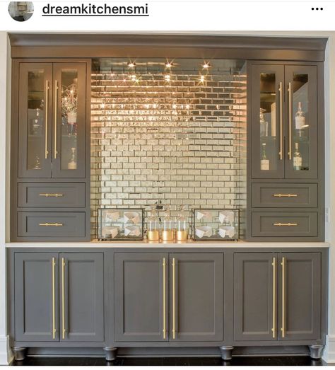 Gold Backsplash, Brick Room, Home Wet Bar, Townhouse Interior, Home Bar Rooms, Home Bar Design, Dream Kitchens Design, Home Bar Designs, Kitchen Remodel Design