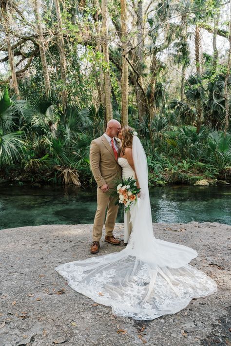 Elopement at Kelly Park captures the beauty of Florida Springs with a romantic Orlando backdrop. This intimate ceremony showcases love in a natural setting, surrounded by crystal-clear waters and lush greenery. Learn how to elope in Florida, where to go for your intimate ceremony, and how to make your Florida elopement legal. Small Winter Wedding Ideas, Kelly Park Florida, Elope In Florida, Small Winter Wedding, Elopement Timeline, Wedding Ideas Winter, Kelly Park, Where To Elope, Florida Springs